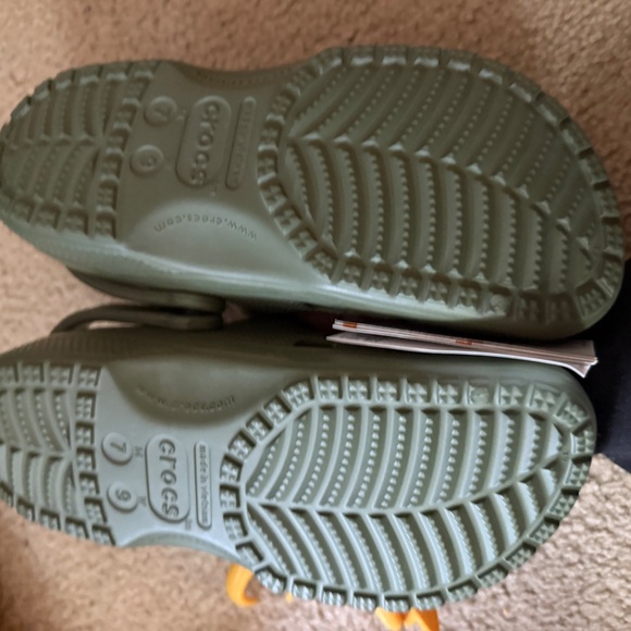 Brand new Green Crocs /marvel Loki W9 - Picture 3 of 3